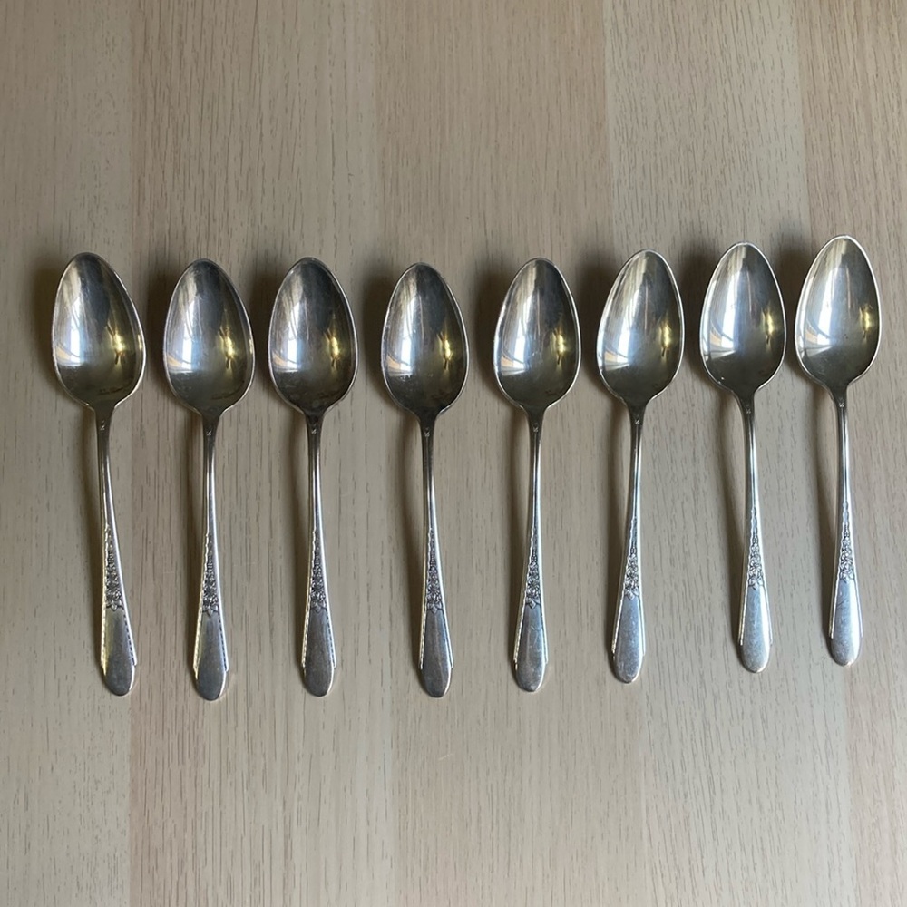Vintage Set of 8 Silver Plates Spoons WM. ROGERS & SON IS, GARDENIA Pattern 1941